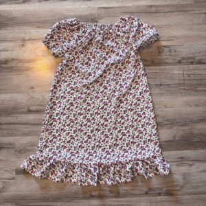 Lilltöseklänning med volang