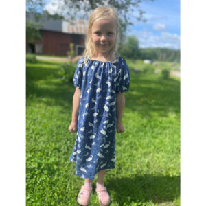 Lilltöseklänning med ärmar